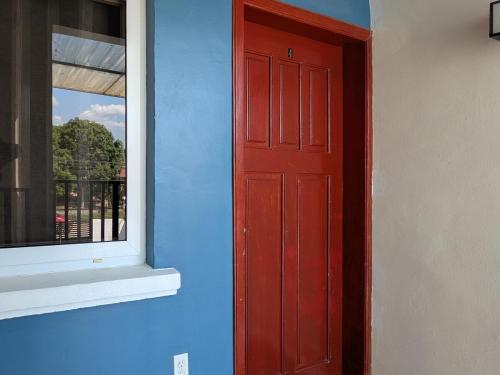 Modern living 5 Min to SAP Airport Free Parking in La Lima