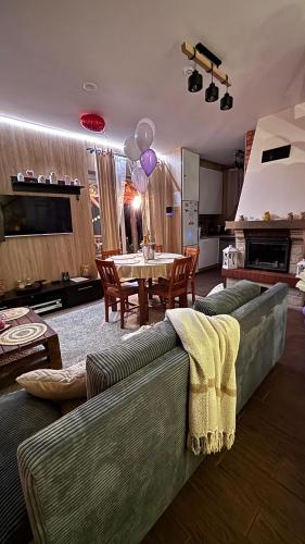 RUSINÓWKA - DOM Z DALA OD MIEJSKIEGO ZGIEŁKU Dom z Jacuzzi (RUSINOWKA - DOM Z DALA OD MIEJSKIEGO ZGIELKU Dom z Jacuzzi) in Gołębiów