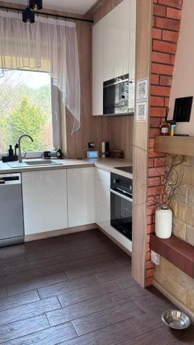 RUSINÓWKA - DOM Z DALA OD MIEJSKIEGO ZGIEŁKU Dom z Jacuzzi (RUSINOWKA - DOM Z DALA OD MIEJSKIEGO ZGIELKU Dom z Jacuzzi) in Gołębiów