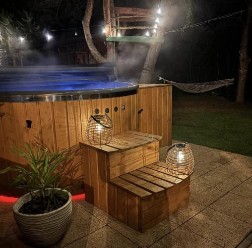 Karstais baseins, RUSINÓWKA - DOM Z DALA OD MIEJSKIEGO ZGIEŁKU Dom z Jacuzzi (RUSINOWKA - DOM Z DALA OD MIEJSKIEGO ZGIELKU Dom z Jacuzzi) in Gołębiów