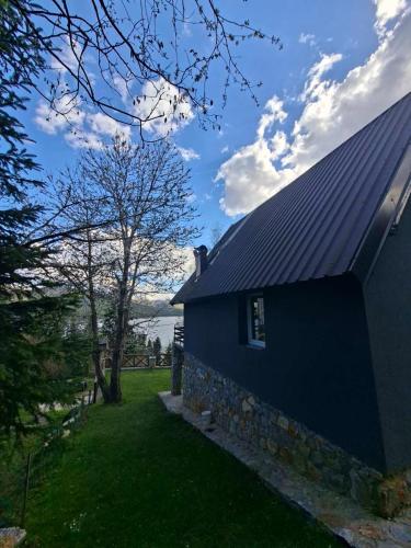 Lakeview Mavrovo Villa - Your Escape to Tranquility in Leunovo