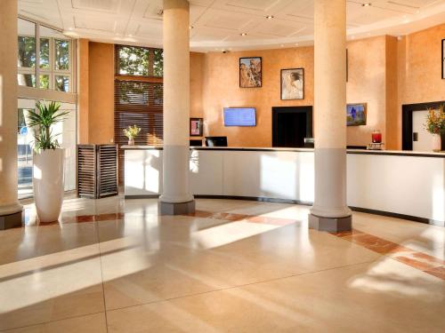 Mercure Montpellier Centre Antigone - Tap to explore photos