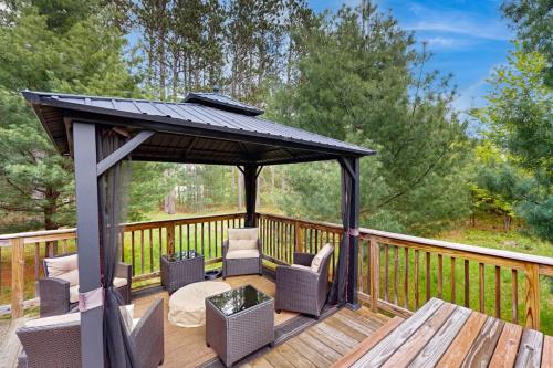 Pine Rock Cabin in New Lisbon, USA