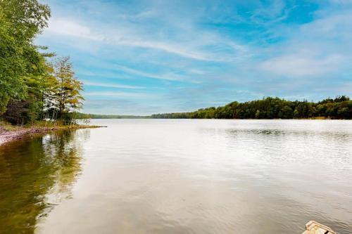 Lakefront Haven in Lake Tomahawk, USA