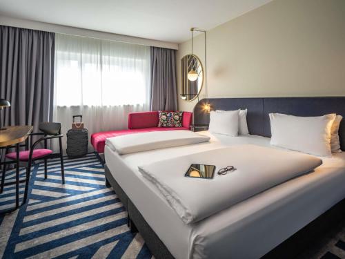 1 king bed, 1 twin bed