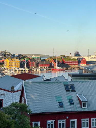 Marina View in Central Tórshavn (Marina View in Central Torshavn) in טורשבן