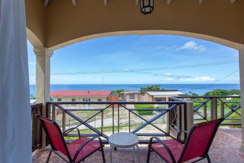 Oceanview Terrace, Walk to Beach, WiFi and Parking – khách sạn tại Checker Hall
