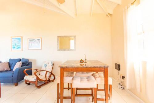 Oceanview Terrace, Walk to Beach, WiFi and Parking in Checker Hall