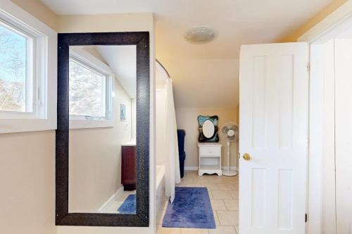 Oak Bluffs Cottage - image 25