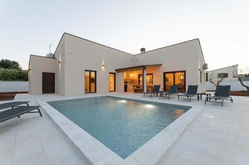 Villa Nati - 3 bedrooms brand new villa for relaxation – khách sạn tại Stinjan