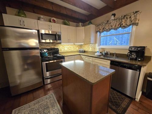 Saltbox in Thompsonville, USA