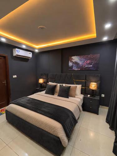Executive Suite 1BHK l Bahria Town Lahore – khách sạn tại Bahria Town