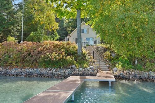 Walloon Lake Cottage – khách sạn tại Petoskey