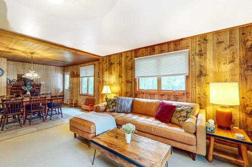 Rustic Retreat in Honor, USA