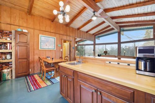 Petoskey Stone Lodge in Bellaire, USA