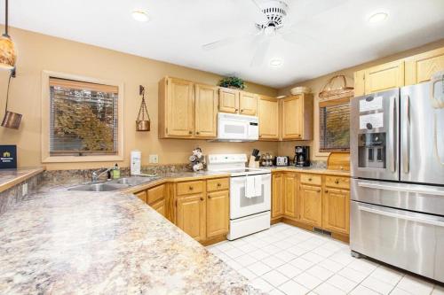 Mountainside 612 in Thompsonville, USA