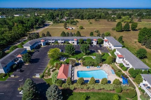 Northern Light Condominiums: Jack's Perch in Douglas (MI)