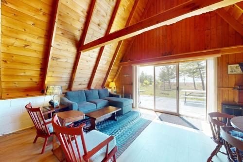 A-Frame on East Bay in Elkrapidsa (MI)