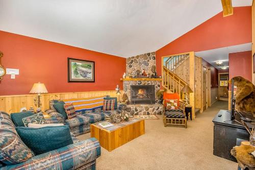 Whispering Pines in Thompsonville, USA