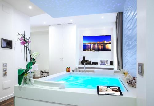 F53 Kevin's Charming Houses Room Type - Deluxe Suite with Spa Bath