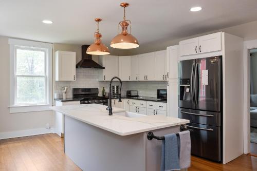 Ski & Stay Montpelier 4BR Home Sleeps 8 home in Berlin (VT)