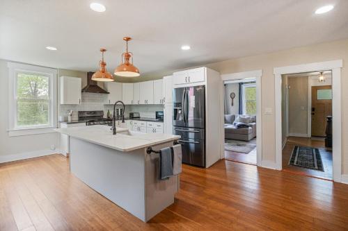 Ski & Stay Montpelier 4BR Home Sleeps 8 home in Berlin (VT)
