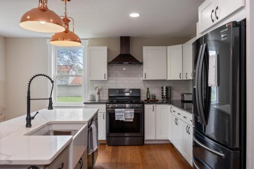 Ski & Stay Montpelier 4BR Home Sleeps 8 home in Berlin (VT)