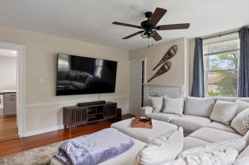 Ski & Stay Montpelier 4BR Home Sleeps 8 home in Berlin (VT)