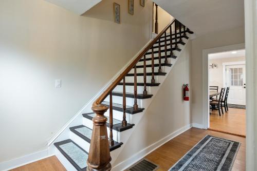 Ski & Stay Montpelier 4BR Home Sleeps 8 home in Berlin (VT)