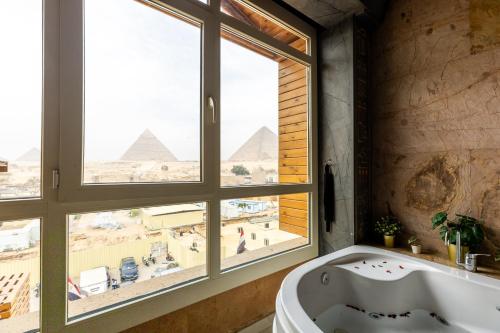 Great Pyramid Inn in Giza