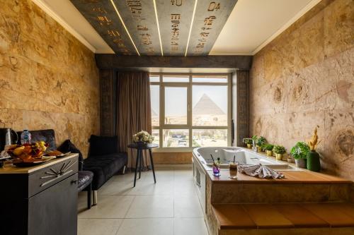 Great Pyramid Inn in Giza