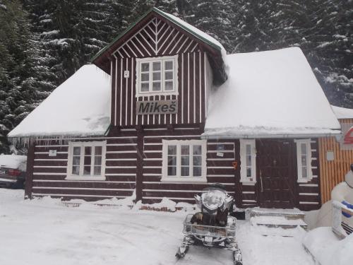 Sisäänkäynti, Penzion Mikes in Pec pod Sněžkou