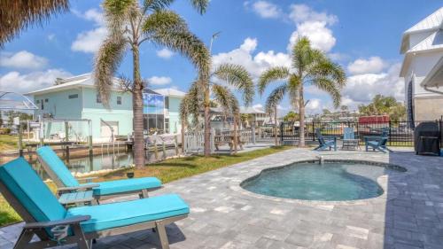 Lemon Bay Getaway - canal front leading to Lemon Bay and Stump Pass in Placida (FL)