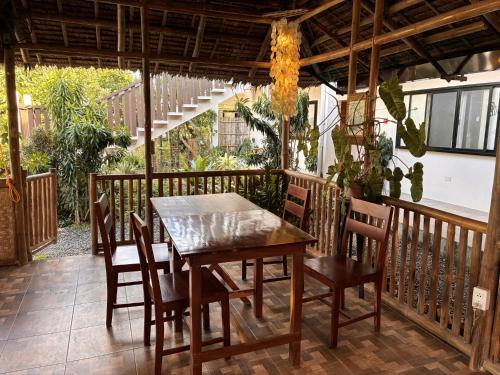 The Lazy Tiki in Guimaras sala