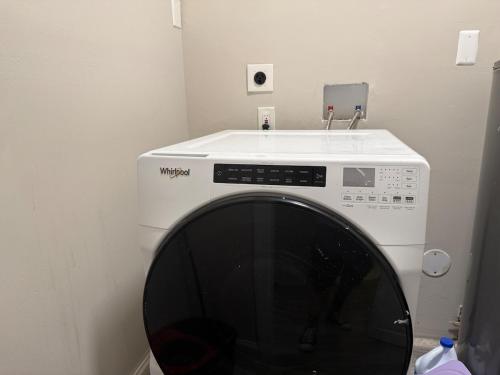 Washer dryer 20 minutes to New York City in Guttenberg (NJ)