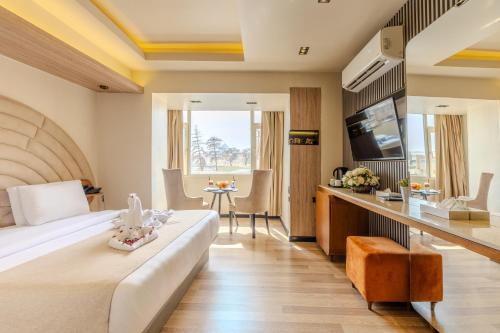 Great Pyramid Inn in Giza
