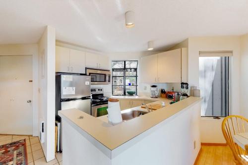 Hawks Nest 58 in Glen Arbor, USA