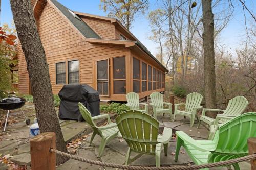 Kingfisher Cove Cabin 2 in Saugatuck, USA