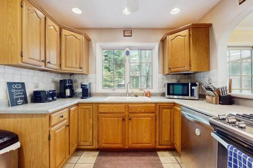 Wine Down Cottage in Union Pier, USA