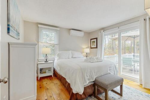 Cozy Charming Cottage - Tap to explore photos