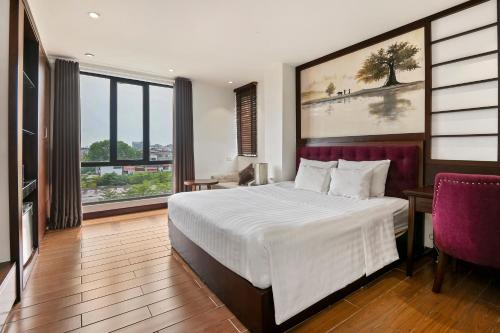 Suite, city view