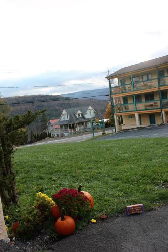 The Sunview Motel in Tannersville, USA
