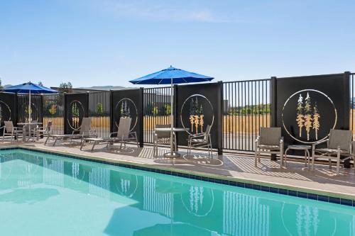 Úszómedence, Holiday Inn Express And Suites Ukiah By IHG in Ukiah (Kalifornia)