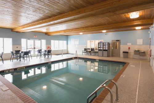 Zwembad, Holiday Inn Express & Suites Marquette By IHG in Marquette
