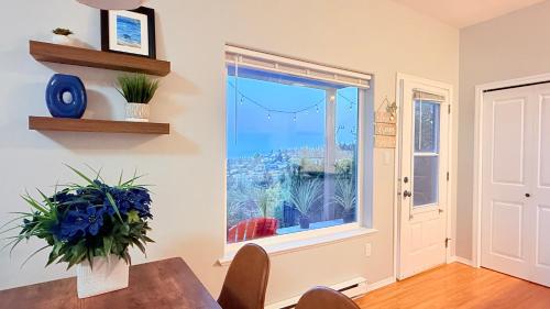 Ravenwood Stay With Ocean View in Colwood
