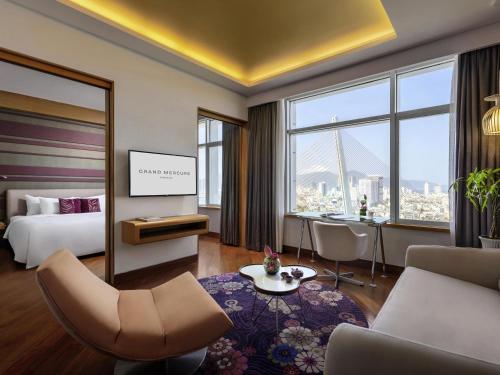 Suite, ejecutiva, vistas al rio, acceso al salón