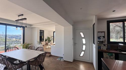 Nice, collines, Chateau de Cremat, villa, jacuzzi in Cremat