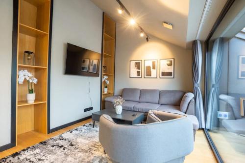 Exclusive Penthouse with Hot Tub in the Best Area - image 6