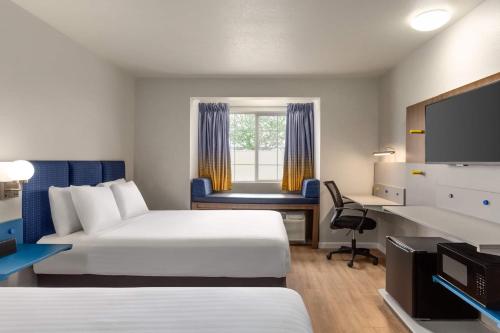 2 queen beds