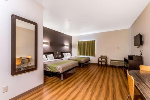 Super 8 by Wyndham Kenedy in Kenedy, USA